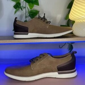Lace up brown sneakers